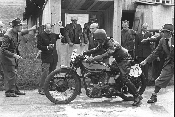 Ursprung der Baiersbronn Classic: das Ruhestein-Bergrennen von 1946, die Auferstehung des Motorsports nach dem Zweiten Weltkrieg in Deutschland.